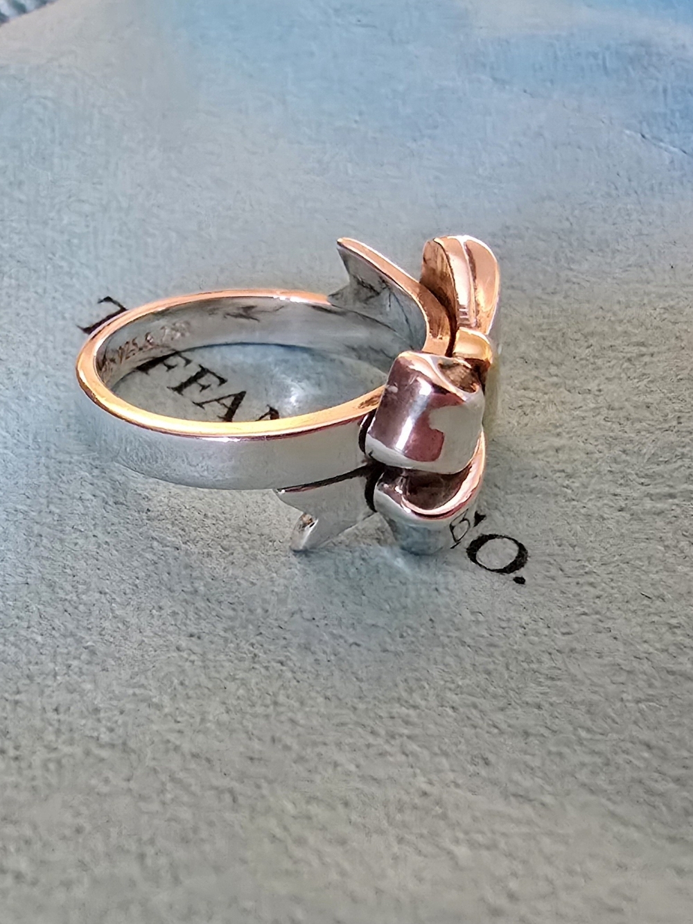 Tiffany & Co. Vintage Bow Ring - Sterling Silver 18k Detail. Size 5 - Picture 3 of 7